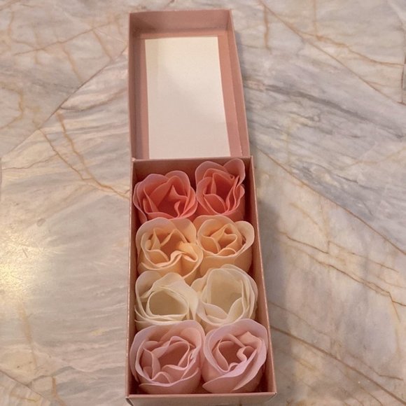 Forever Avon 8 Soaps Roses - Picture 5 of 9
